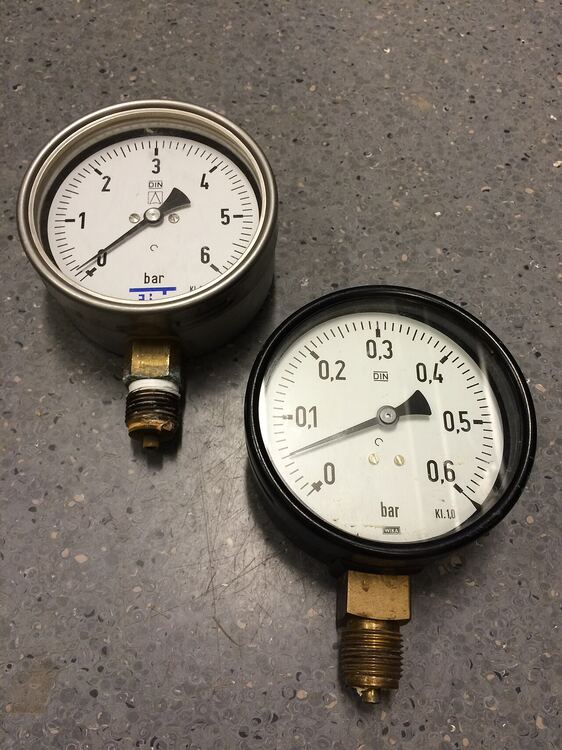 Pressure gauges