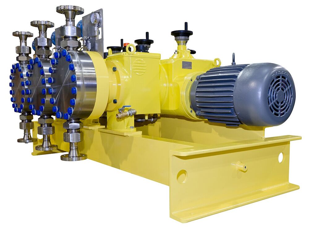 Triplex metering pump