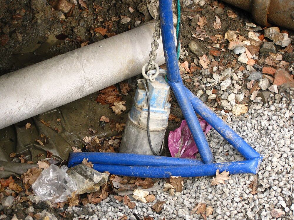 Submersible sewage pump